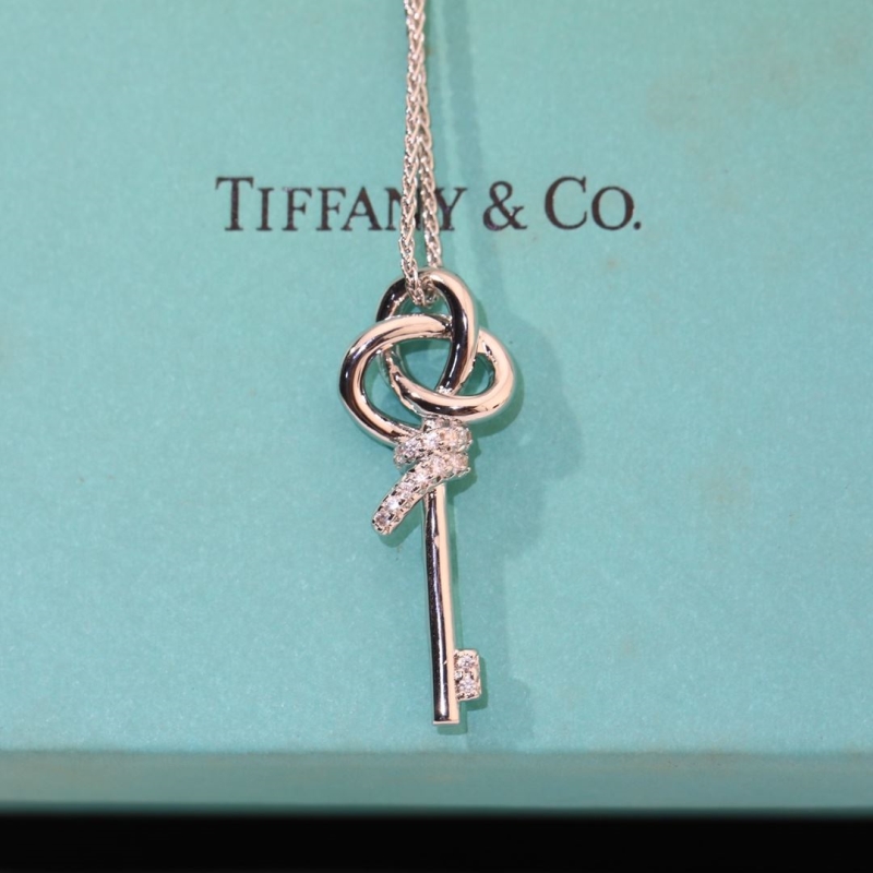 T*f*ny necklaces